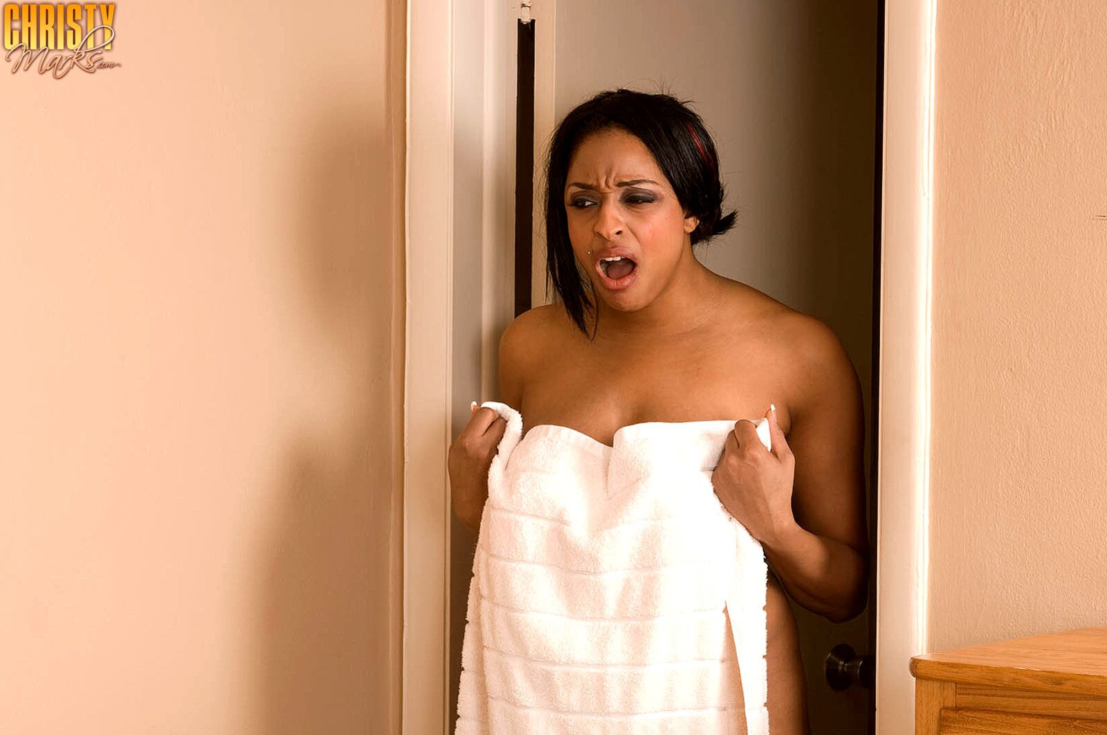 Carmen Commands Christy's Cunt