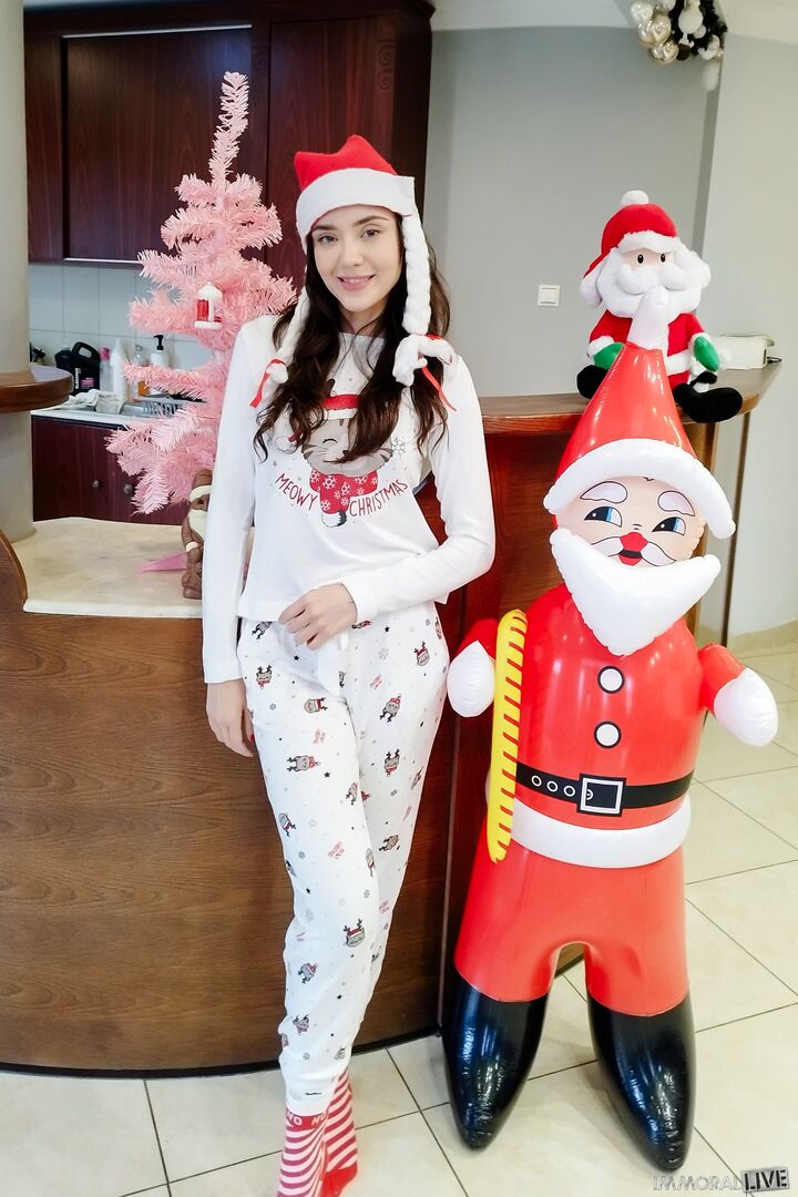 Sancho Claus SHARES his WIFE for CHRISTMAS