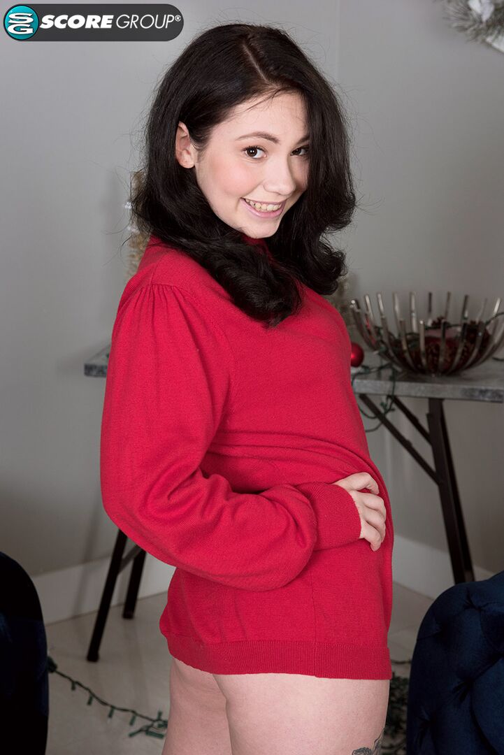Busty Teen Lenna Lux Wishes You a Merry X-mas with Her Tits and Pussy