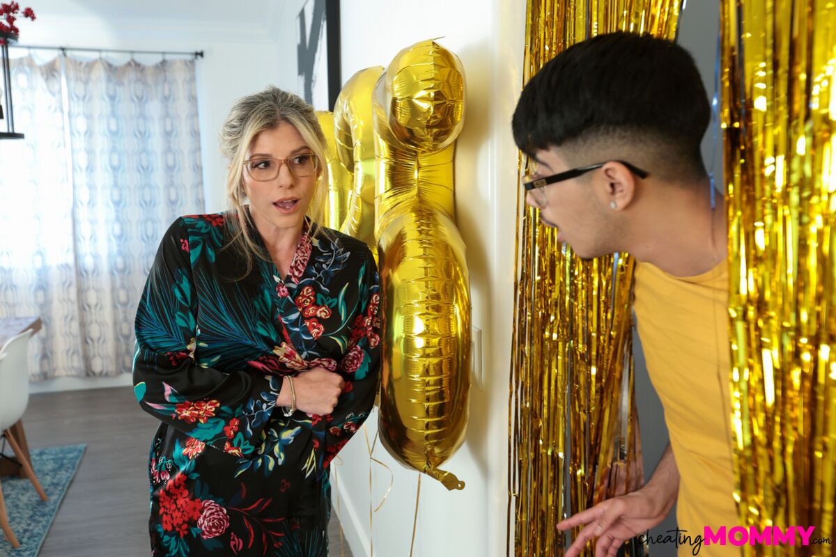 Stepmoms New Years Glory Hole - S1:E8