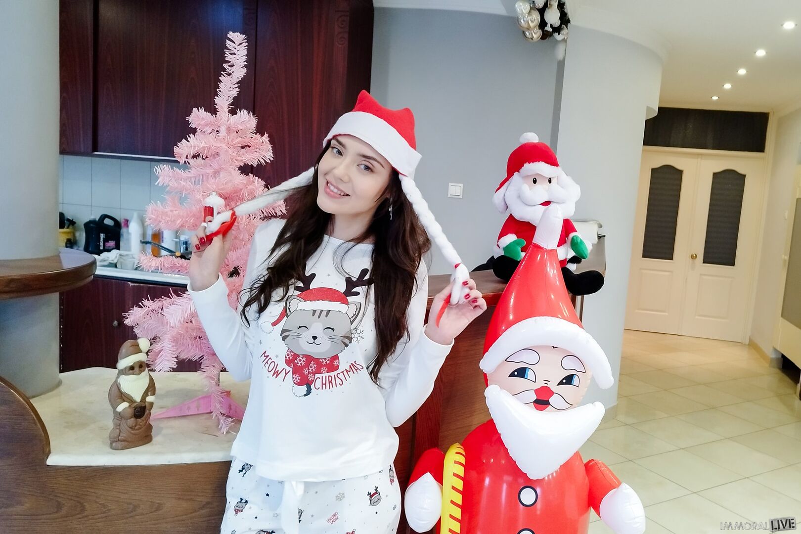 MRS. CLAUS CHEATING on CHRISTMAS in MONSTER COCK THREESOME