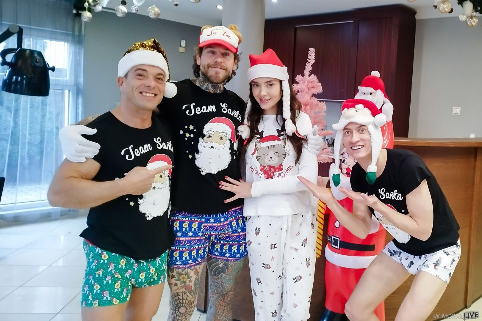 MRS. CLAUS CHEATING on CHRISTMAS in MONSTER COCK THREESOME