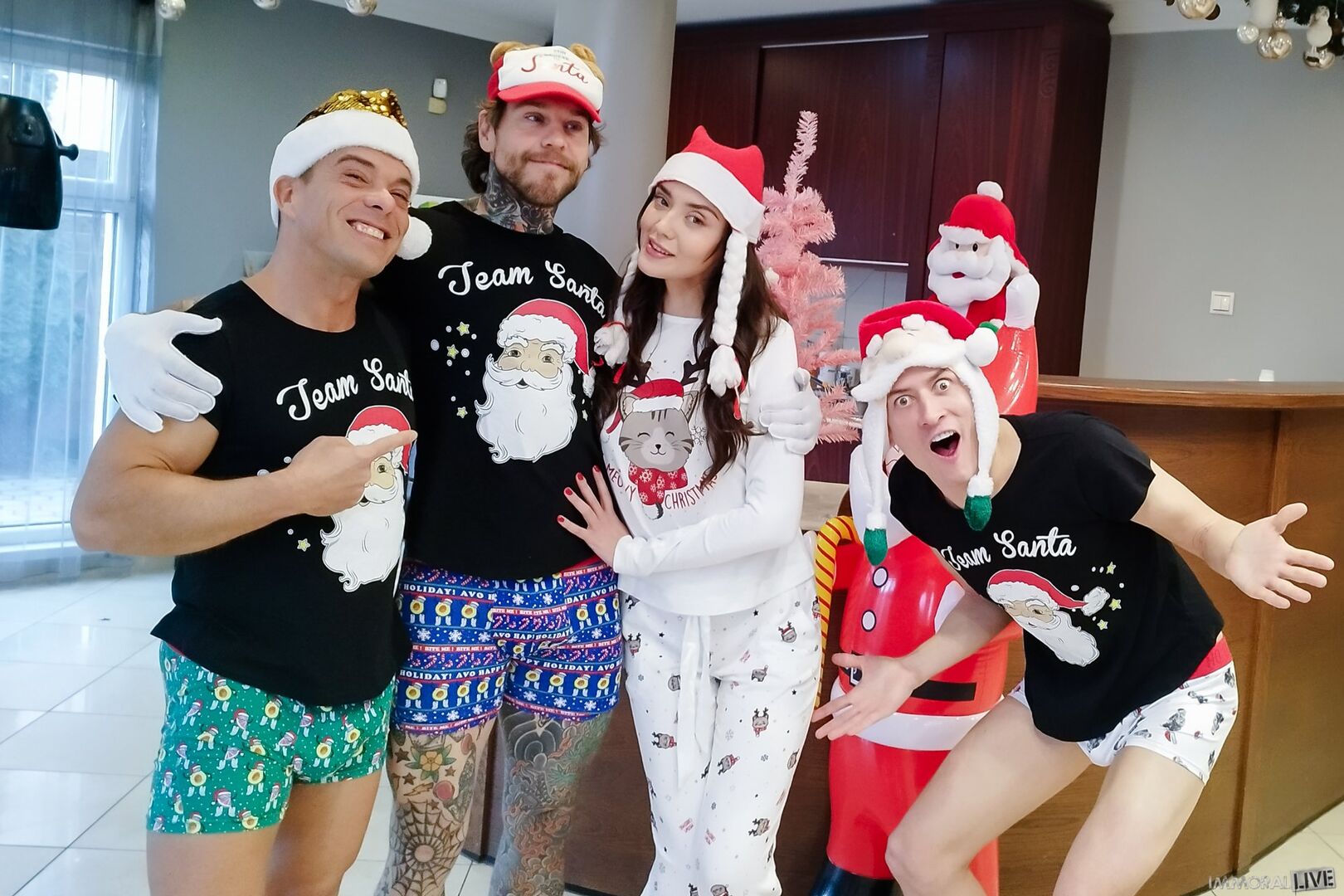 MRS. CLAUS CHEATING on CHRISTMAS in MONSTER COCK THREESOME