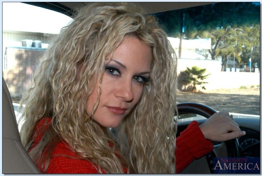 Blonde Victoria Givens fucking in the car with her tits