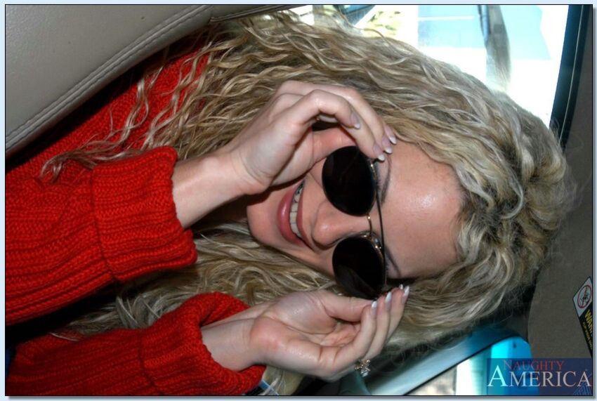 Blonde Victoria Givens fucking in the car with her tits