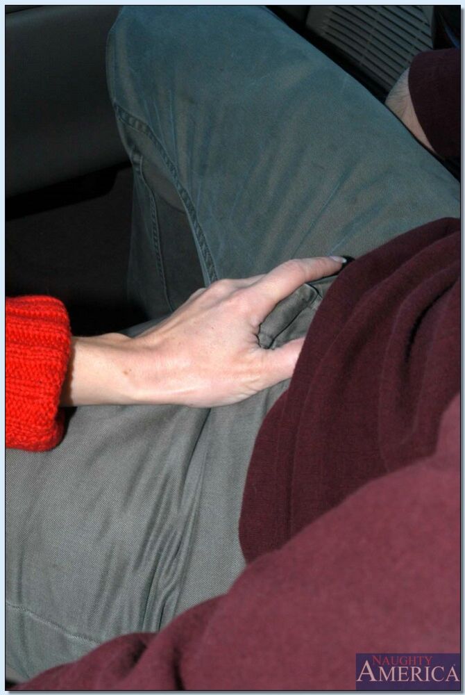 Blonde Victoria Givens fucking in the car with her tits