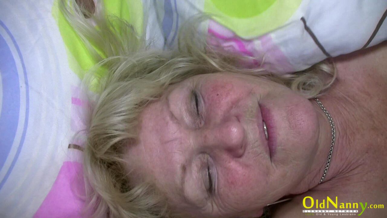 BOHUNKA AND HER CHUBBY GIRLFRIEND SUCKING ON DICK