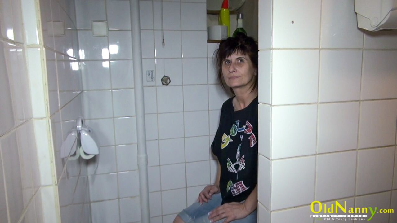 MATURE MODEL VLASTA MASTURBATING HAIRY PUSSY