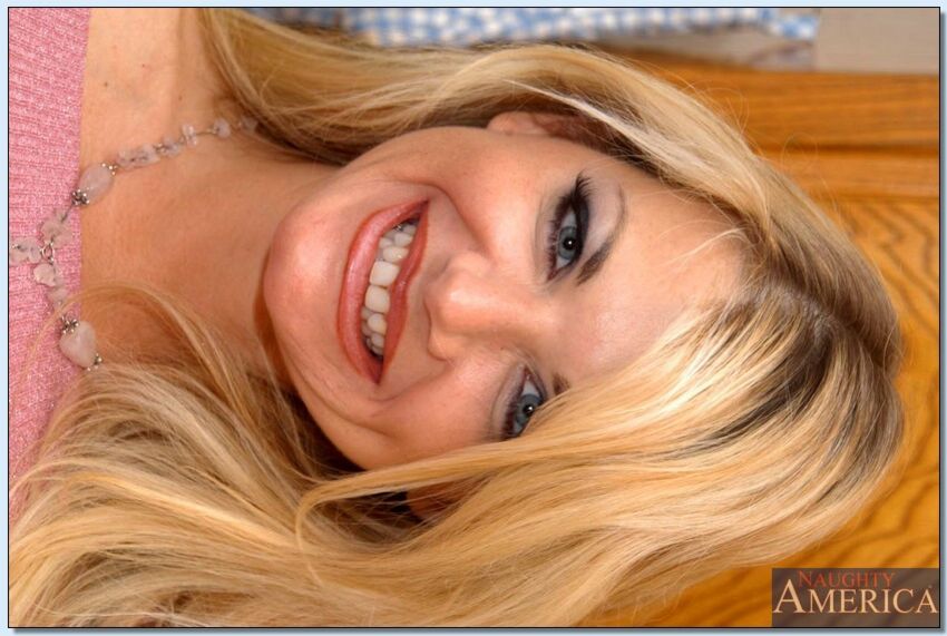 Vicky Vette fucking in the laundry room with her blue eyes