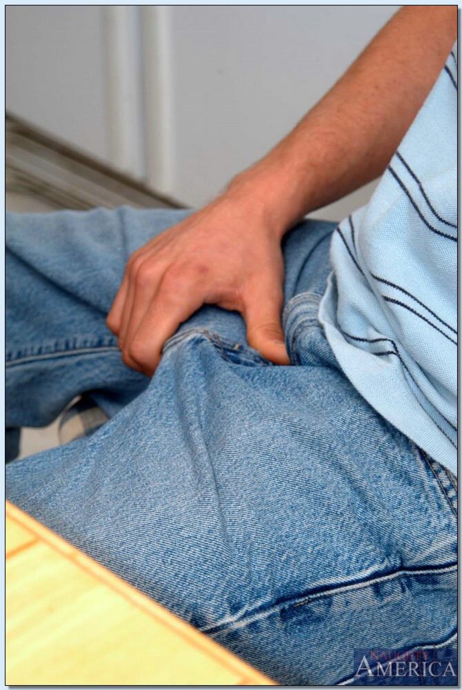 Vicky Vette fucking in the laundry room with her blue eyes