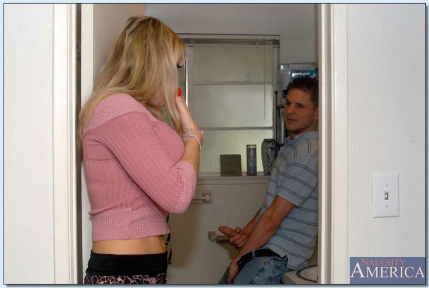 Vicky Vette fucking in the laundry room with her blue eyes