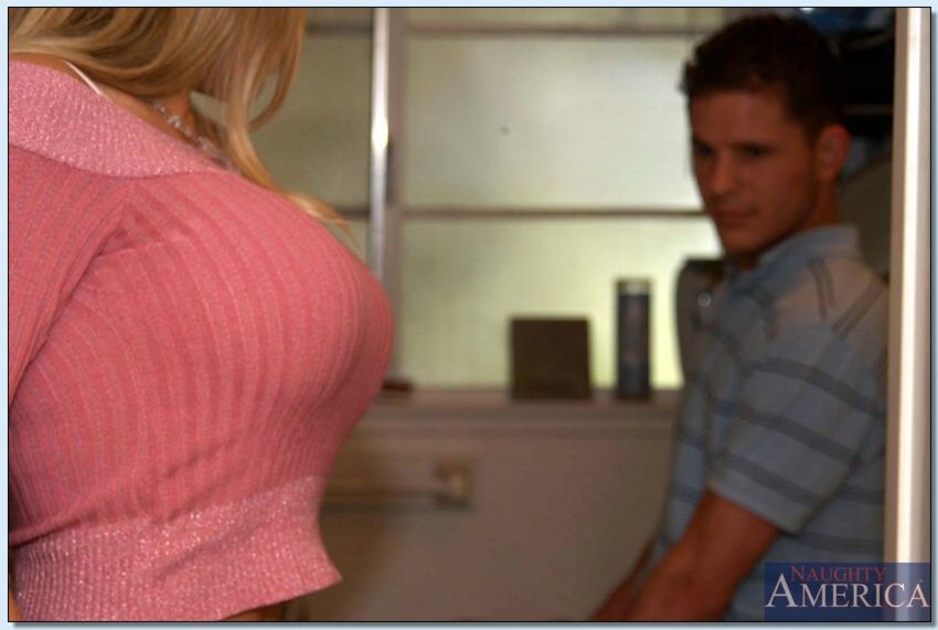Vicky Vette fucking in the laundry room with her blue eyes