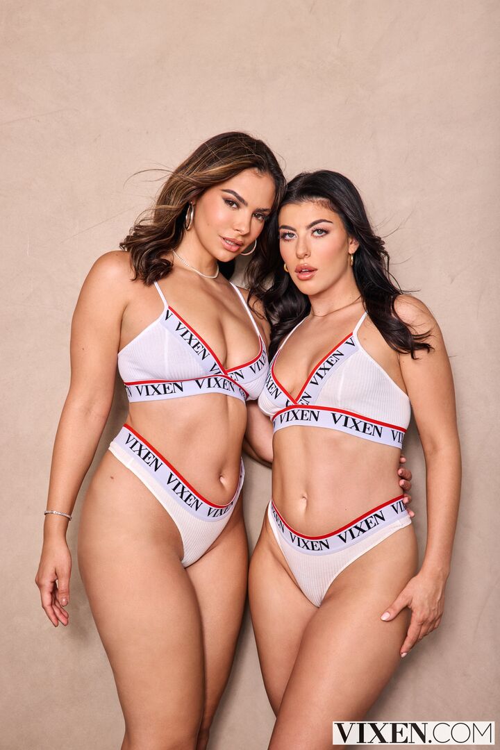 Curvy Besties Share Cock