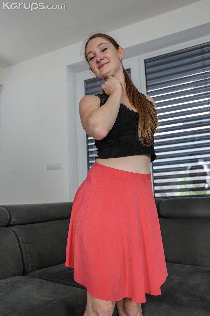 MILF Spots a Cock