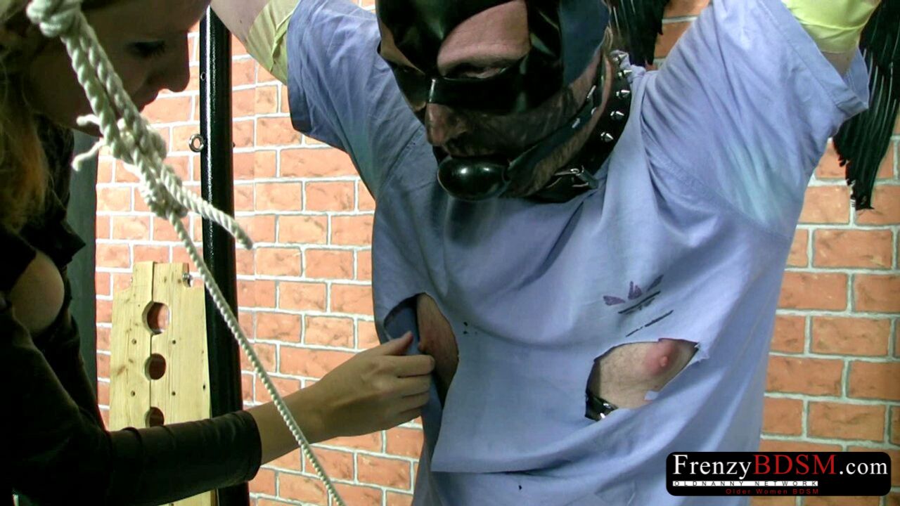 MISTRESS DOMINIKA PLAYING WITH SLAVE COCK