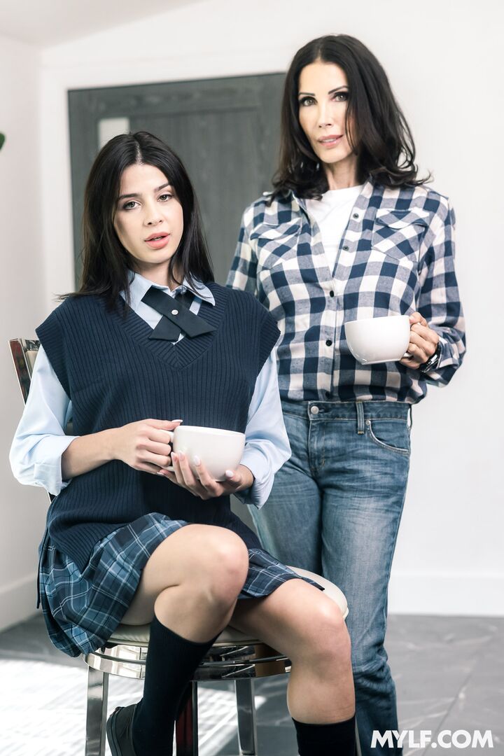 Mylfwood Girls (Gilmore Girls Parody)