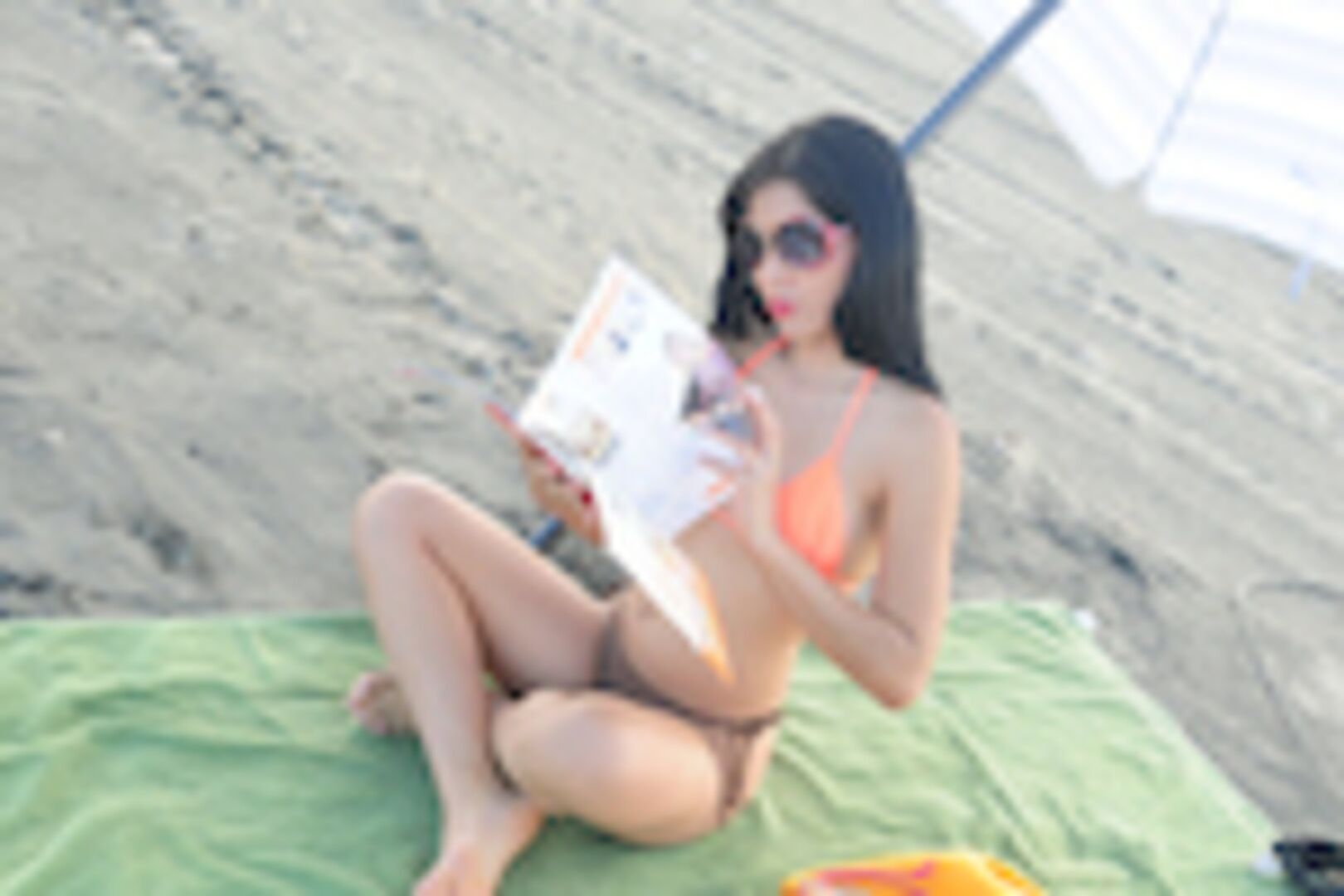 Giving ass to the waves