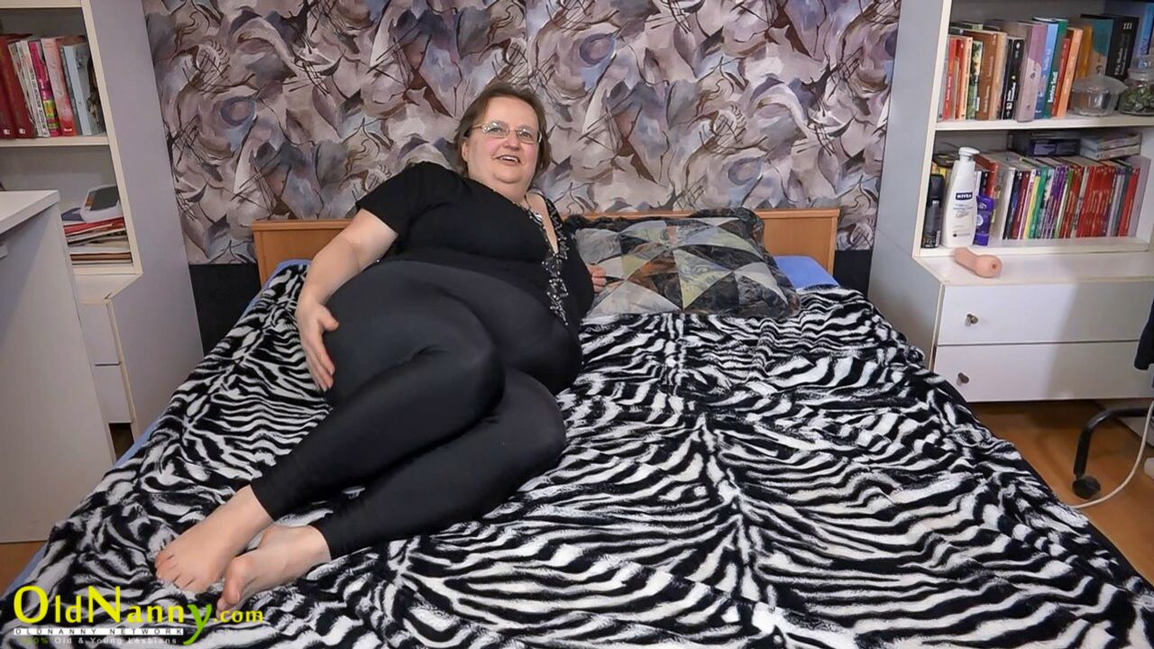 SANDRA FUCKING BUSTY OTHILIA IN HER FAT PUSSY WITH SEXTOY