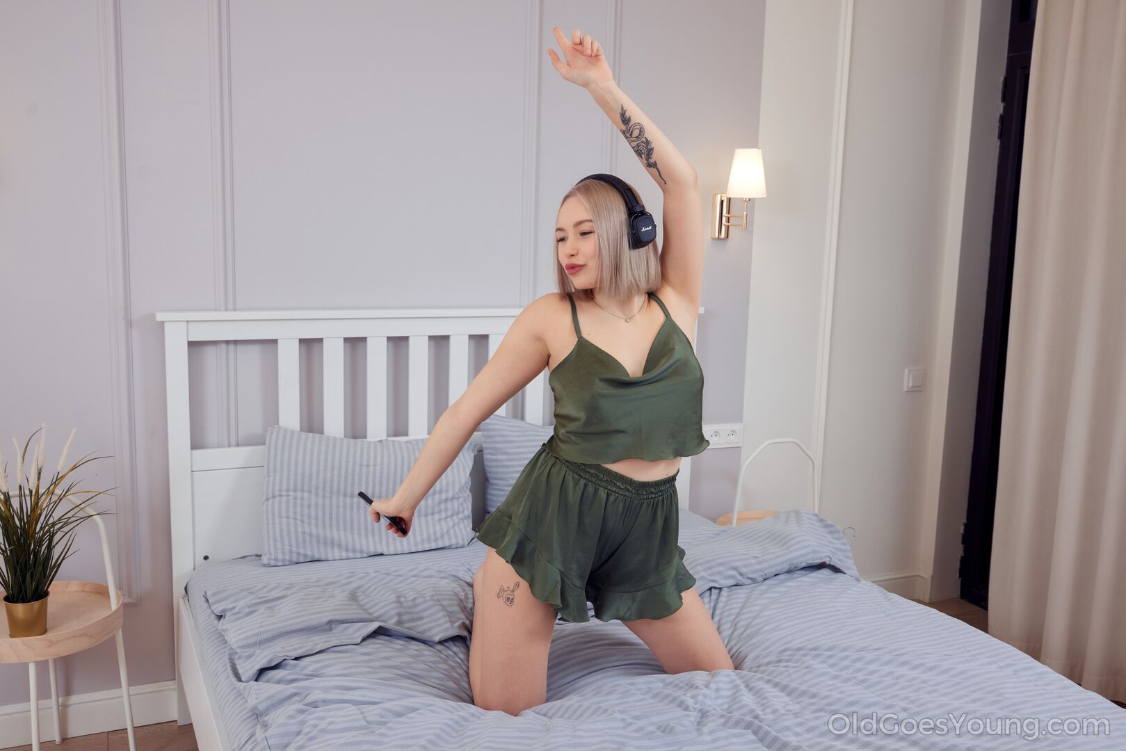 To dance or to suck?