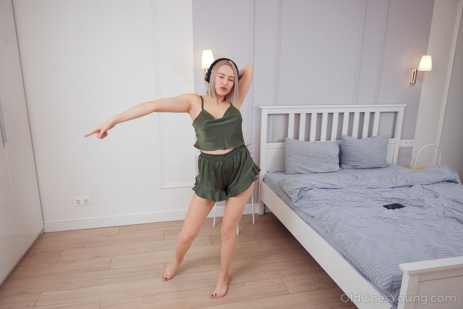 To dance or to suck?