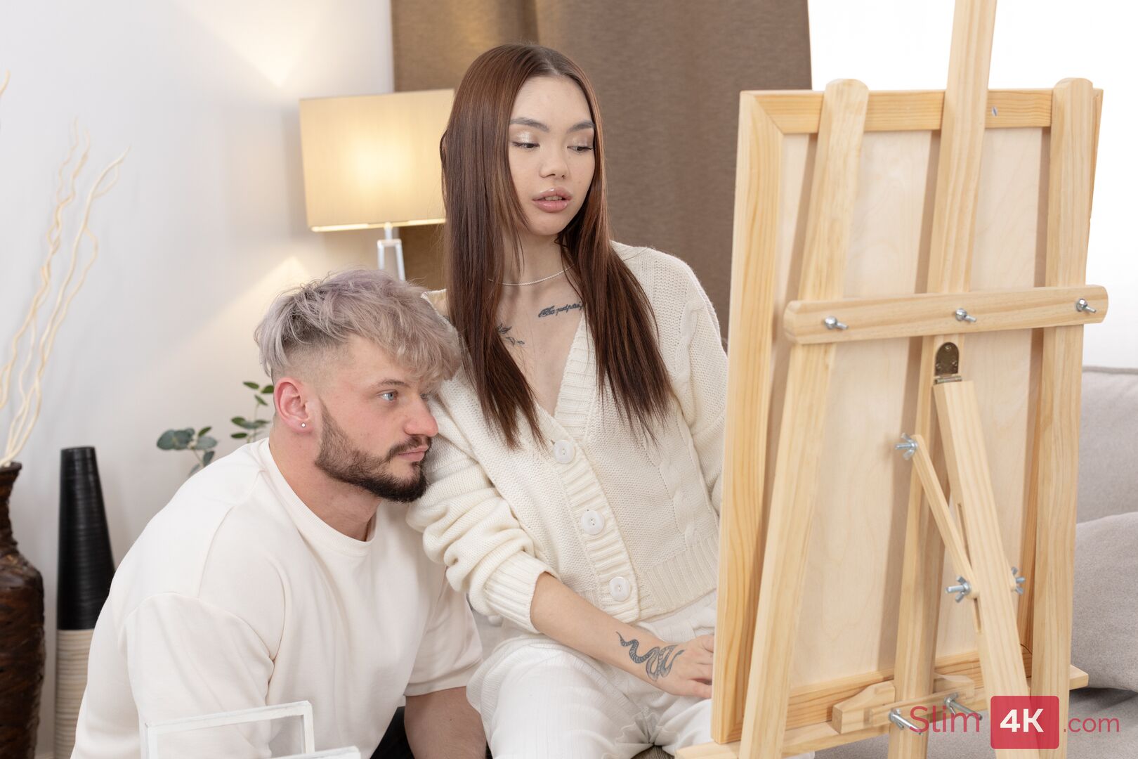 Petite asian babe fucks muscular guy
