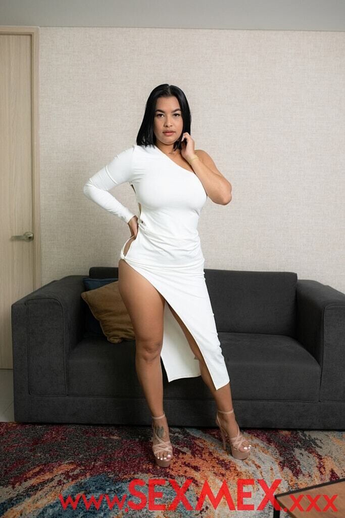 THE BOSS'S WIFE . Camila Costa