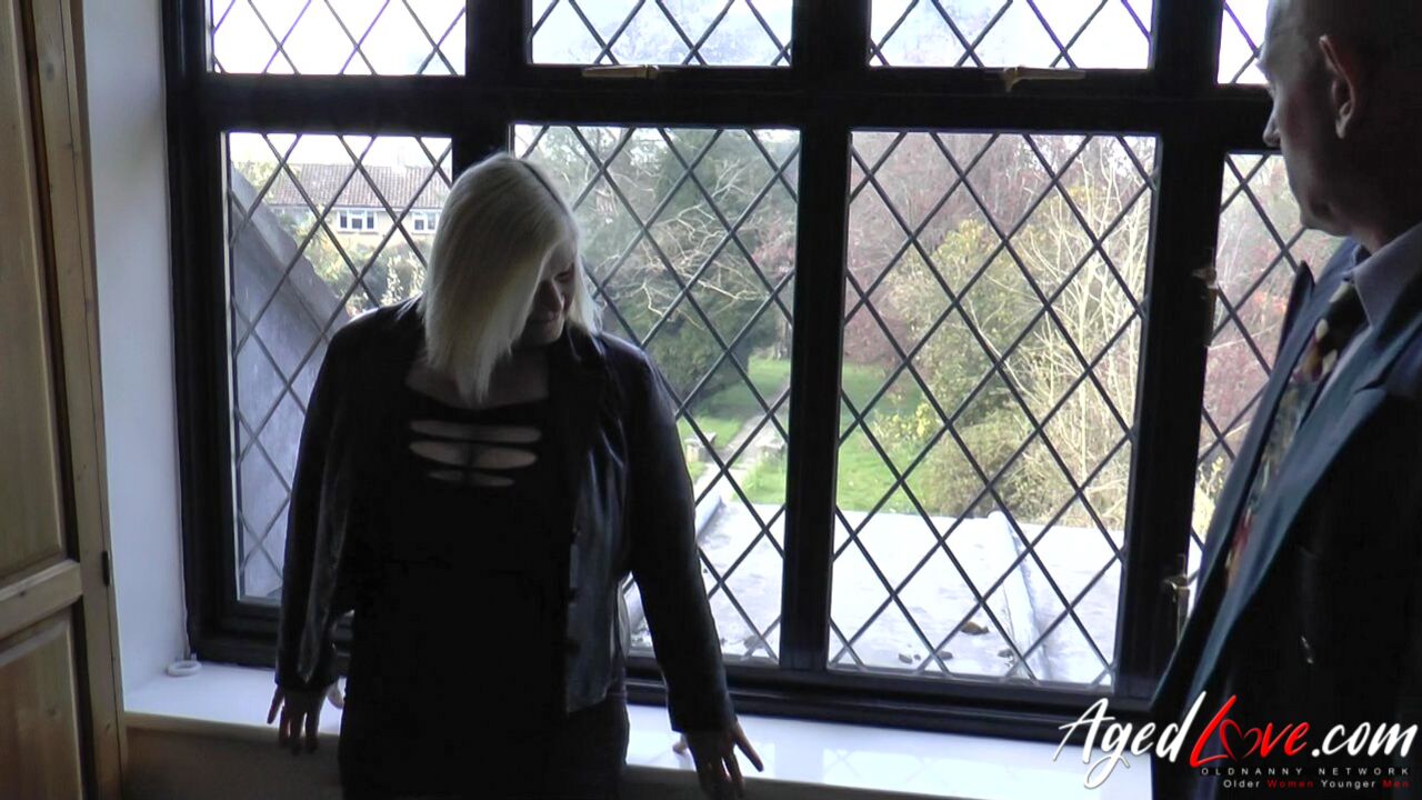 LACEY FUCKING WITH REAL ESTATE AGENT PAUL BACK