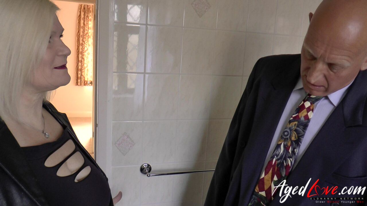 LACEY FUCKING WITH REAL ESTATE AGENT PAUL BACK