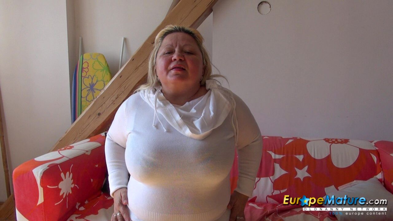 CHUBBY RUSSIAN MODEL NINA PLAYING WITH DILDO