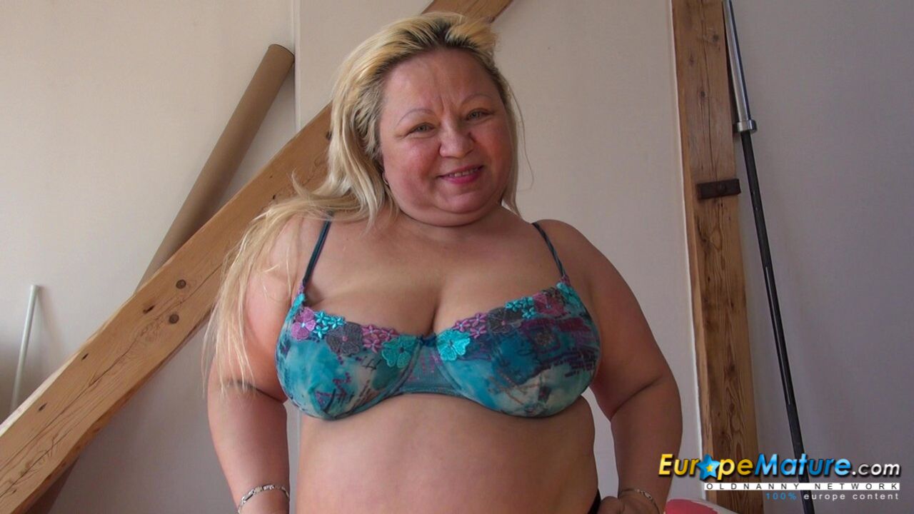 CHUBBY RUSSIAN MODEL NINA PLAYING WITH DILDO