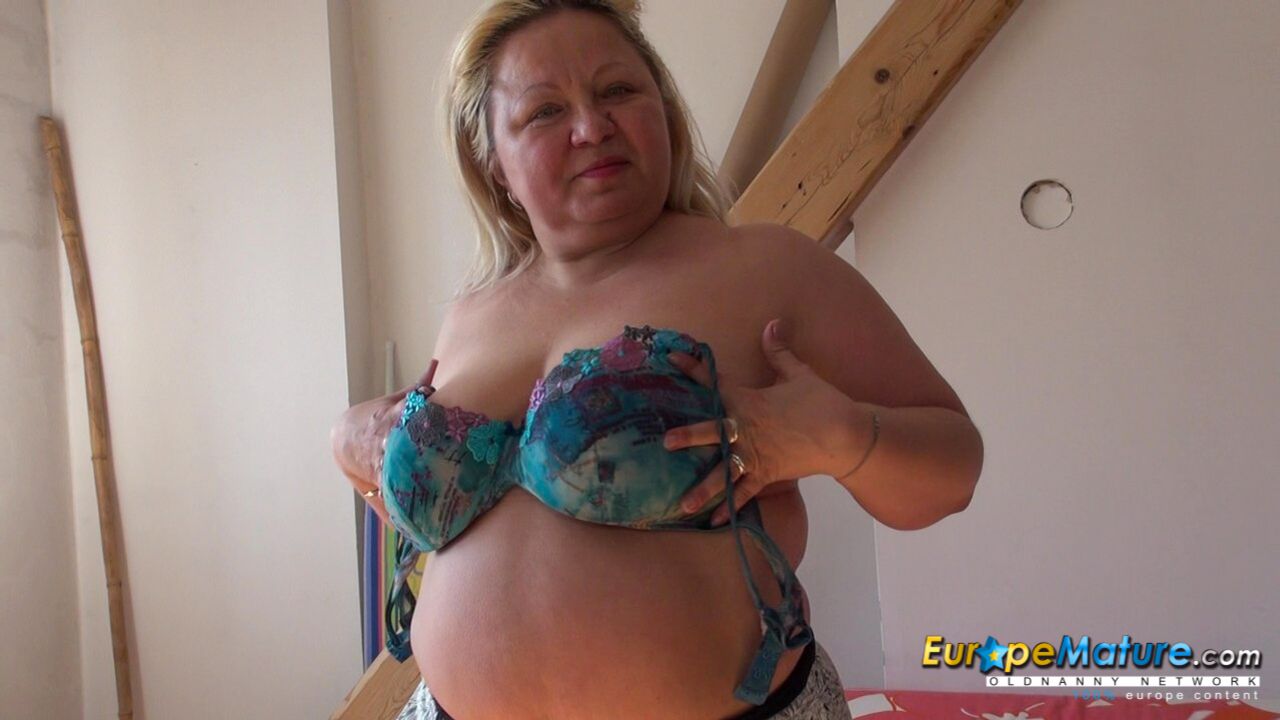 CHUBBY RUSSIAN MODEL NINA PLAYING WITH DILDO