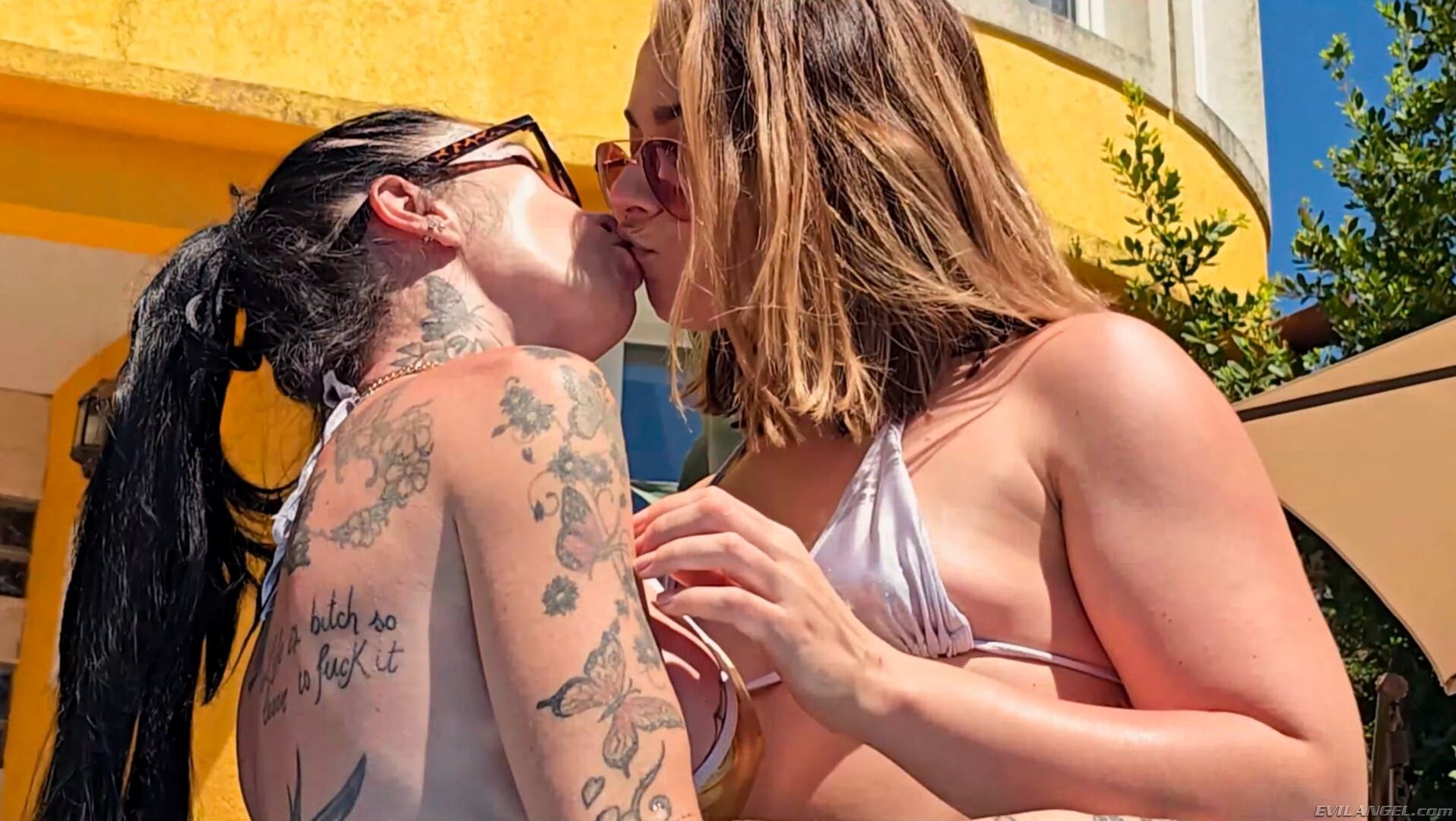 SOPHIA & MEGAN Passionate Lesbian Fun
