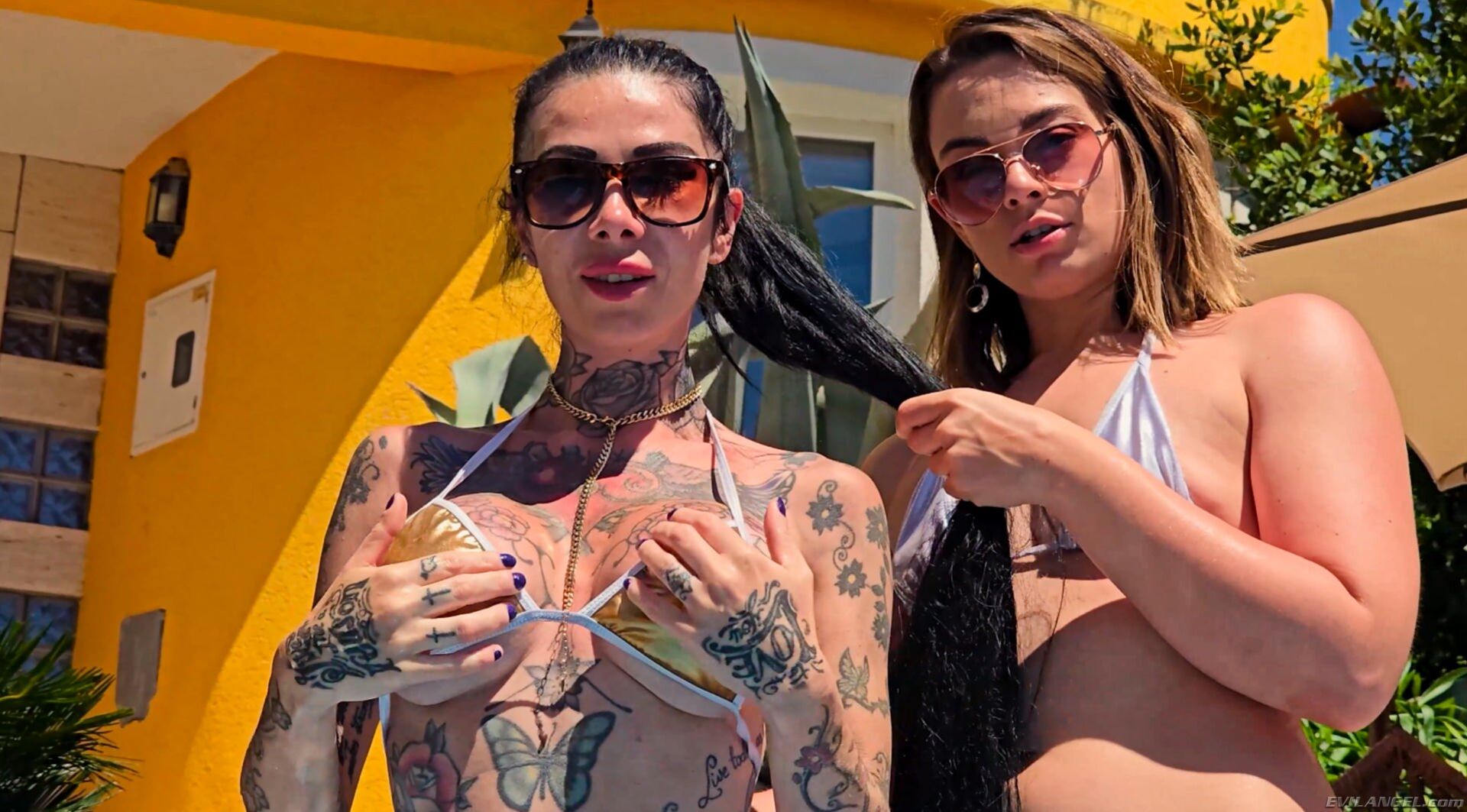 SOPHIA & MEGAN Passionate Lesbian Fun