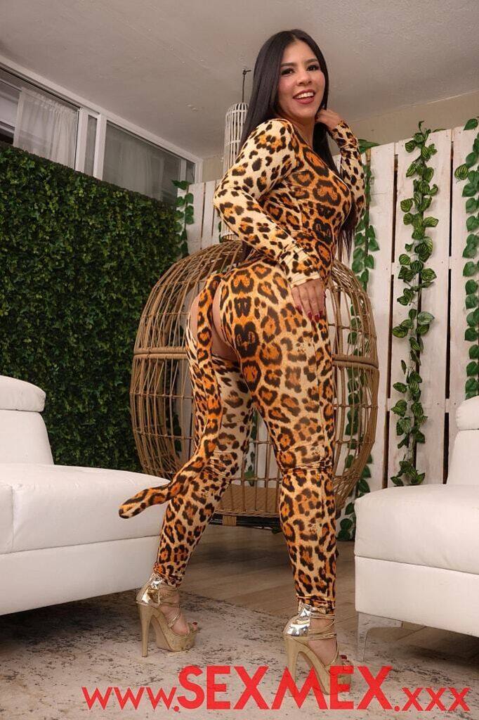 FETICHIST HOTWIFE . Elizabeth Marquez