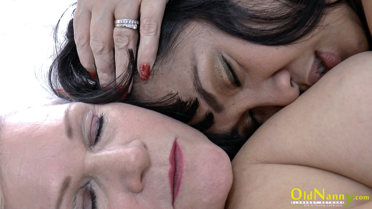 LACEY HAS SEX WITH LESBIAN PHILIPPINE WIFE