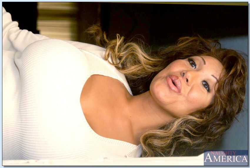 Mature Ava Devine fucking in the bed with her average body