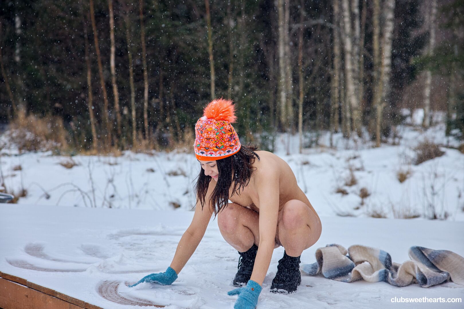 Roxy turns frosty fun into fiery cum