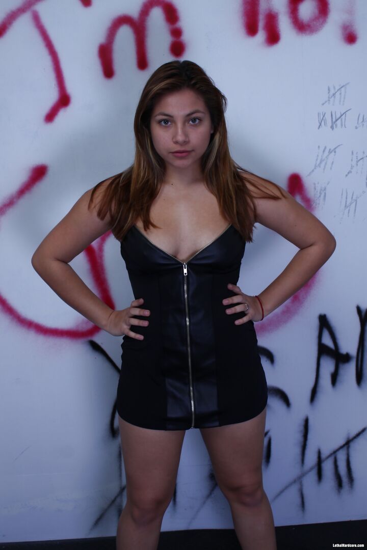 Whore With A Nice Body Gets Some Glory Hole Action