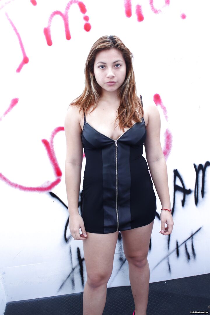 Whore With A Nice Body Gets Some Glory Hole Action