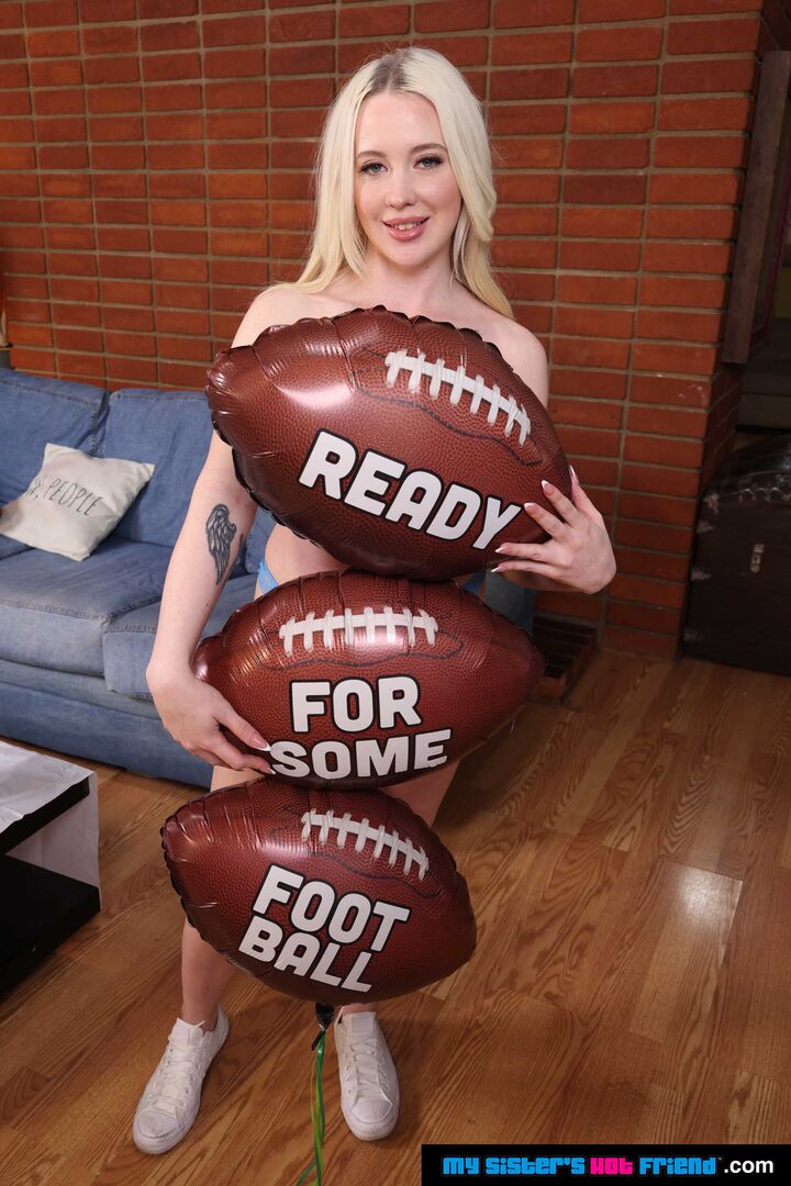 Naomi Ryder Gets turned on with football players in gear