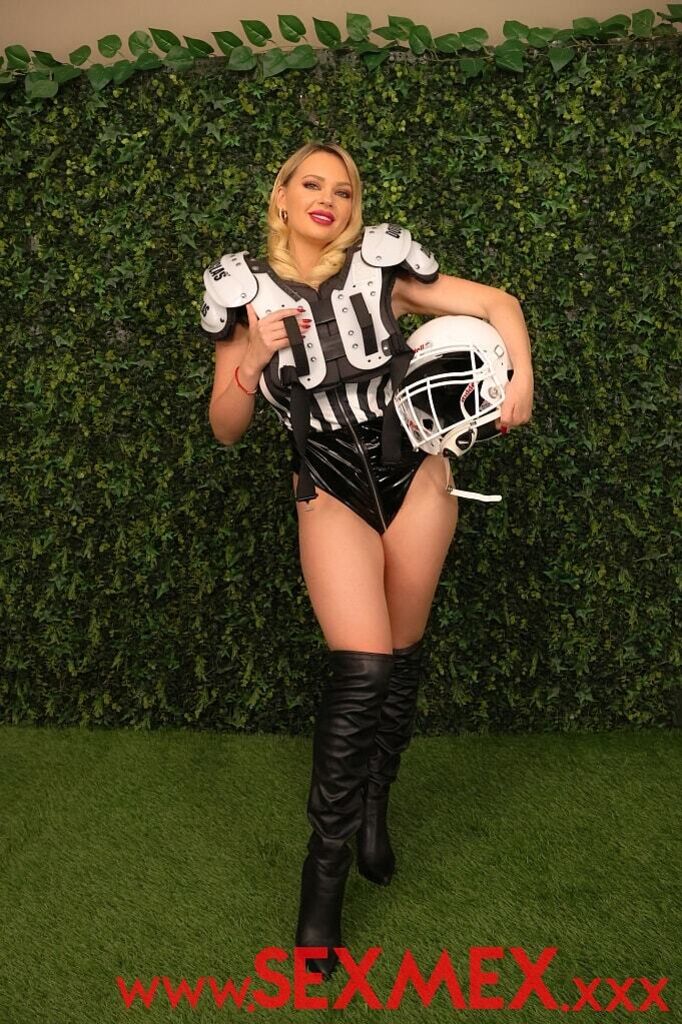 THE SUPERBOWL SPECIAL . Emily Thorne
