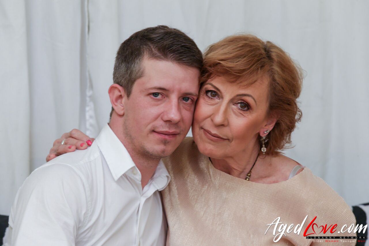 SEXY OLD LADY FUCKS A TATTOED GUY