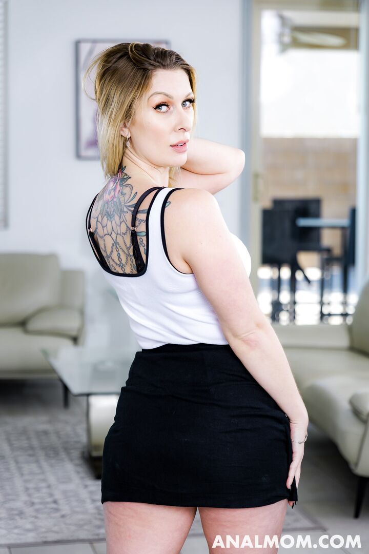 Anal Auntie’s Asscapades