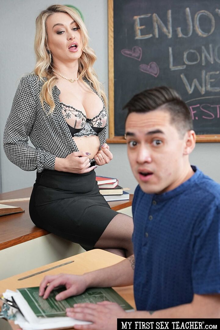 Professor Natalia Starr has her pussy stretched out in the classroom by a horny student