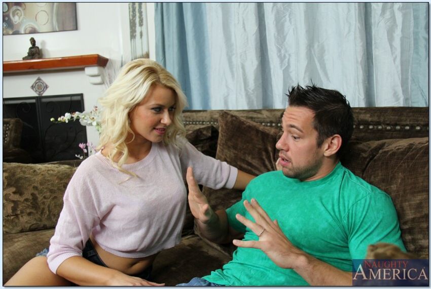 Anikka Albrite fucking in the couch with her average body
