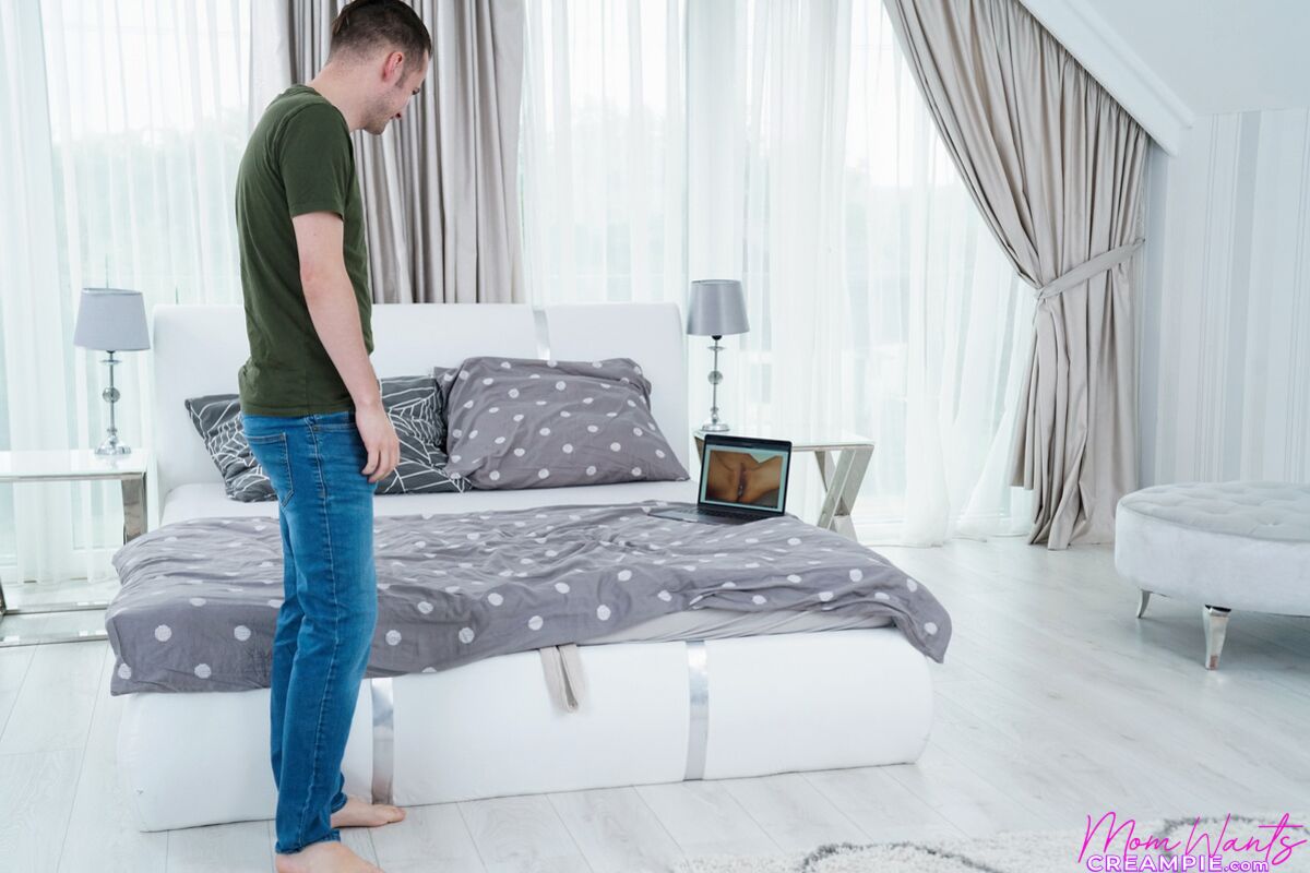 When Stepmom Caught Me Jacking Off - S6:E2
