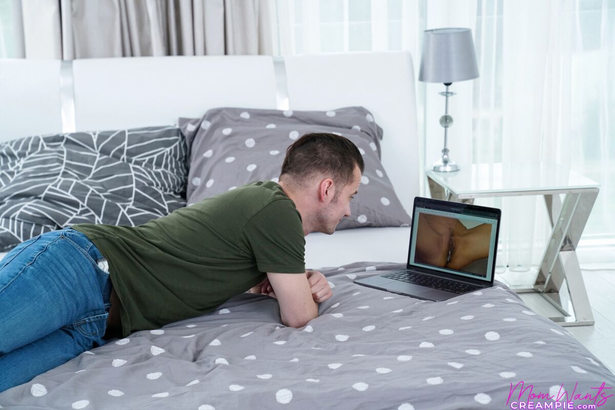 When Stepmom Caught Me Jacking Off - S6:E2