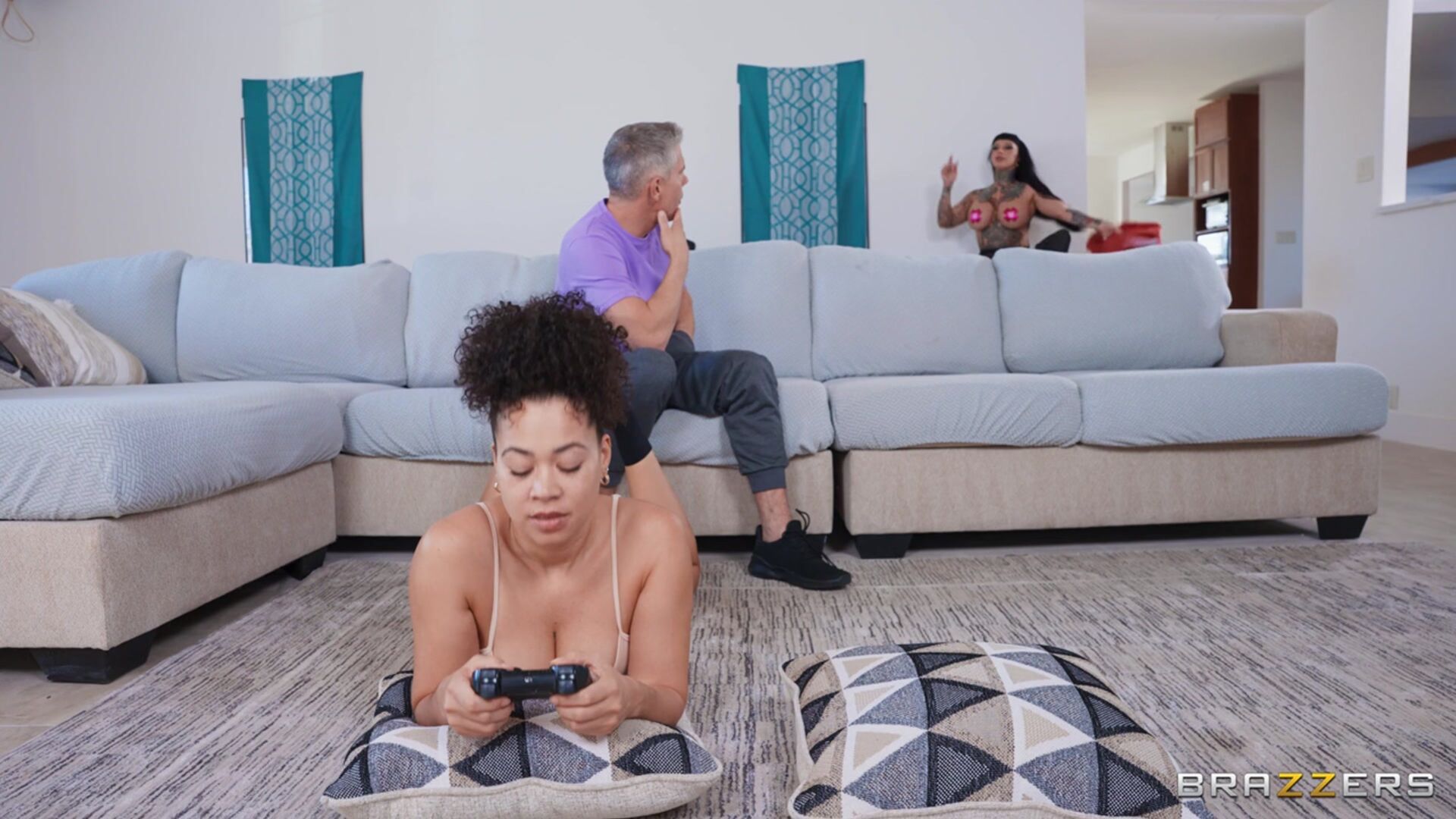 Beige Gamer's BF Sneaks Slutty Emo Pussy
