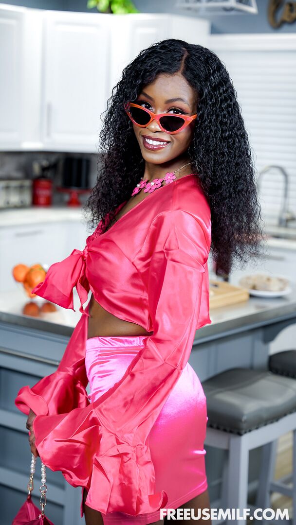 Jezabel Vessir Debuts Her FreeUse Real Estate Pussy