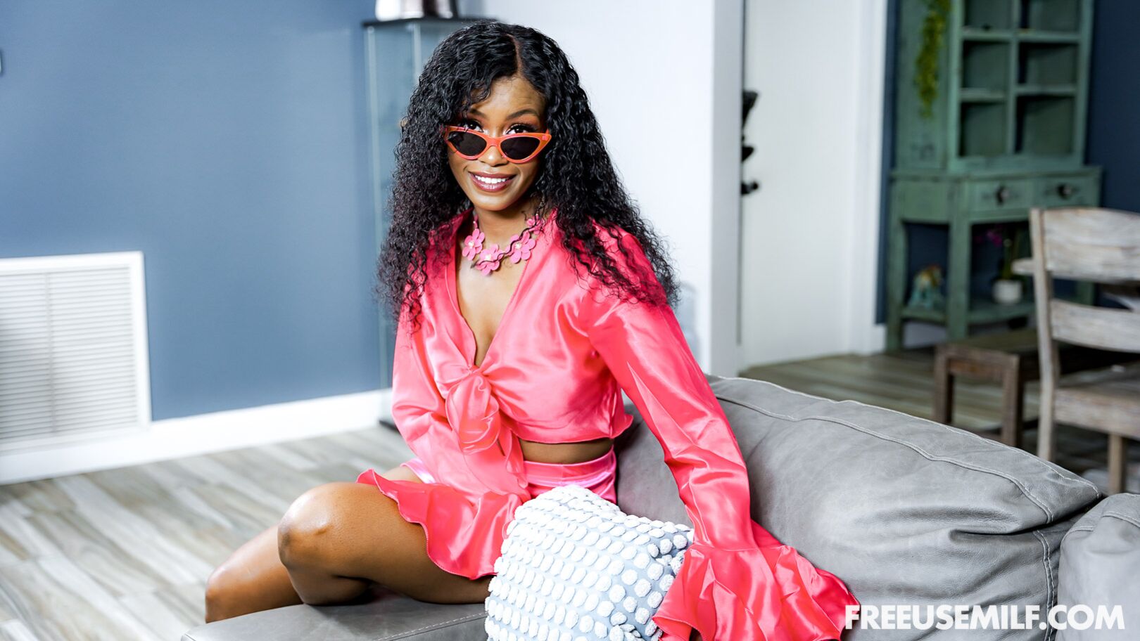Jezabel Vessir Debuts Her FreeUse Real Estate Pussy